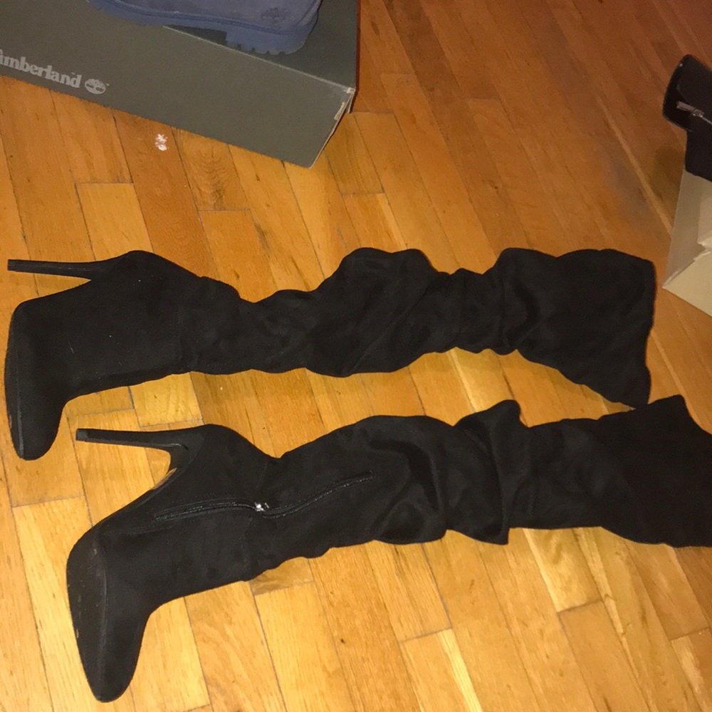 Black Suede Kneee High BOOTS